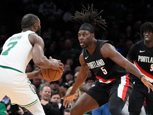 NBA直播赛后情书:霍勒迪跟随开拓者重返波士顿迎战凯尔特人,受到冠军球迷热烈欢迎